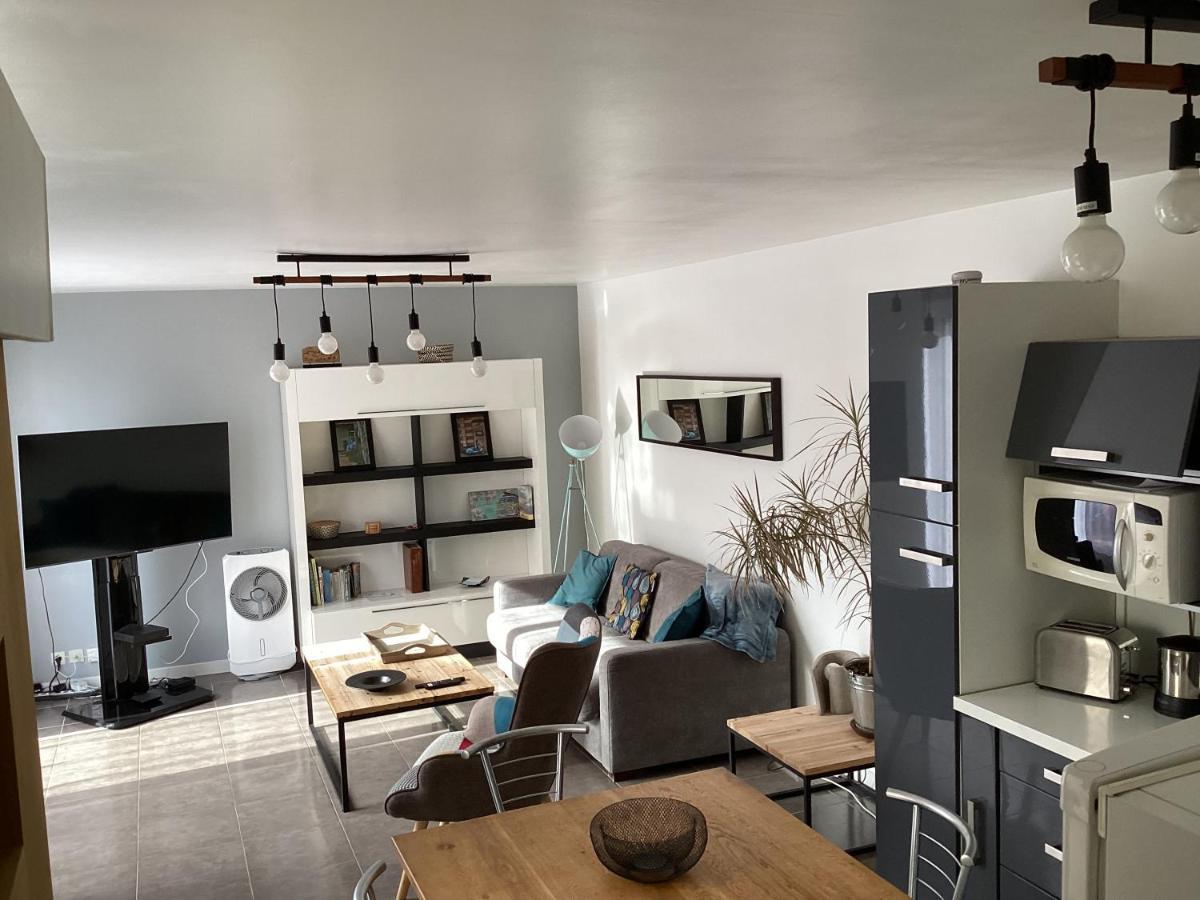 Joli Appartement 50 M2 Classe 3 Etoiles Avec Terrasse Et Jardin ลาโรแชล ภายนอก รูปภาพ