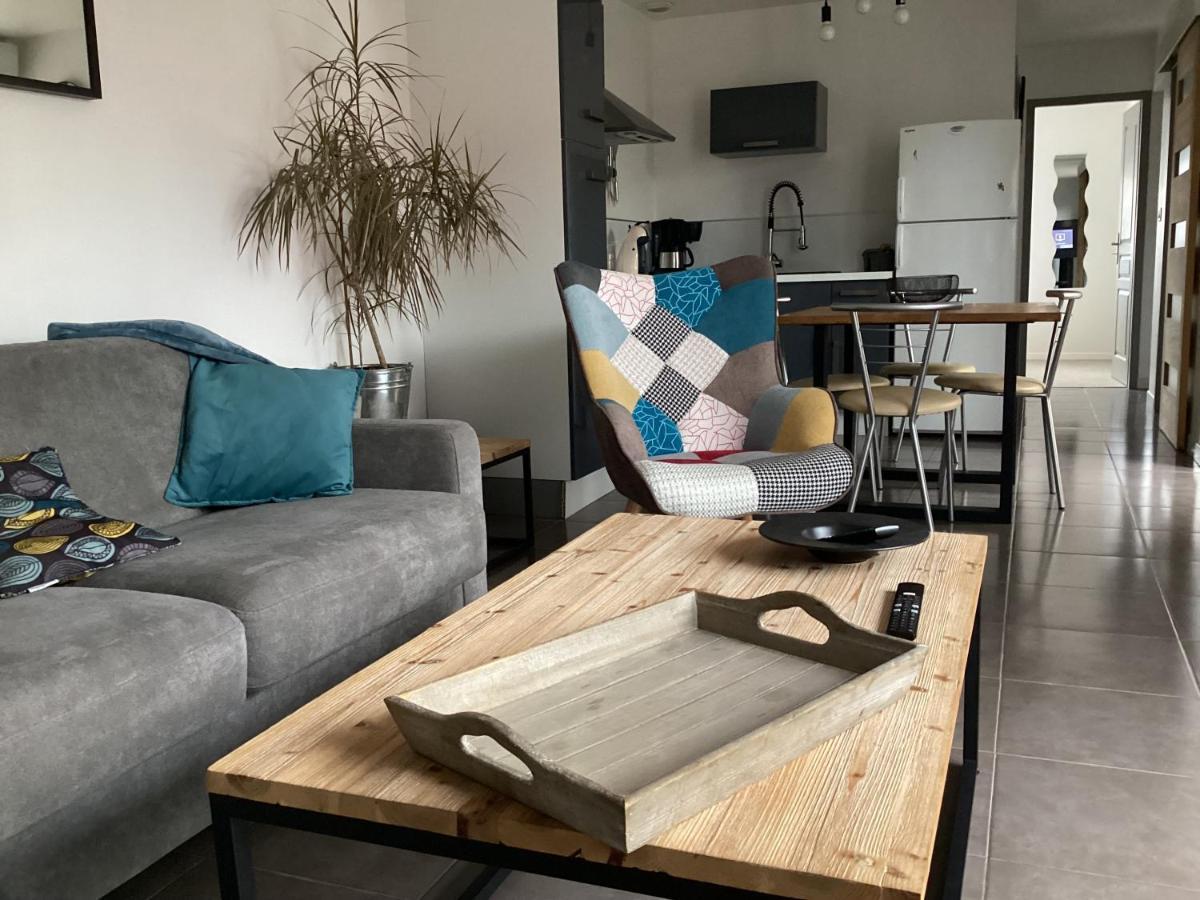 Joli Appartement 50 M2 Classe 3 Etoiles Avec Terrasse Et Jardin ลาโรแชล ภายนอก รูปภาพ